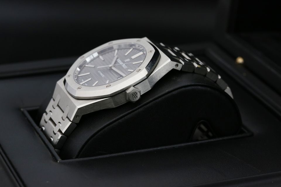 Audemars Piguet Royal Oak 15400ST.OO.1220ST.04 Image 6